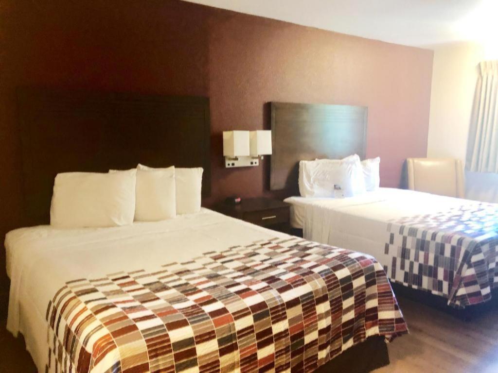 Evergreen Inn & Suites Portland (Adults Only) Bagian luar foto