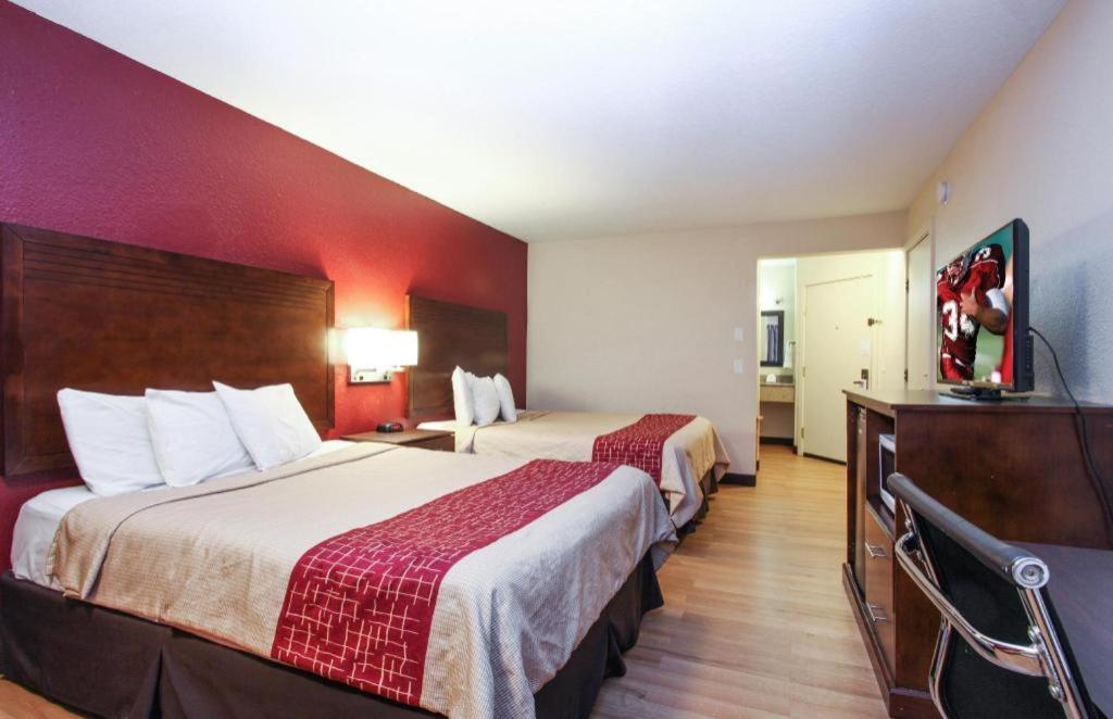 Evergreen Inn & Suites Portland (Adults Only) Bagian luar foto