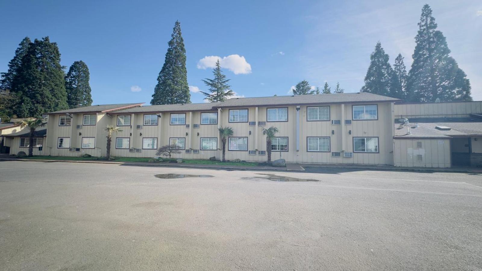 Evergreen Inn & Suites Portland (Adults Only) Bagian luar foto